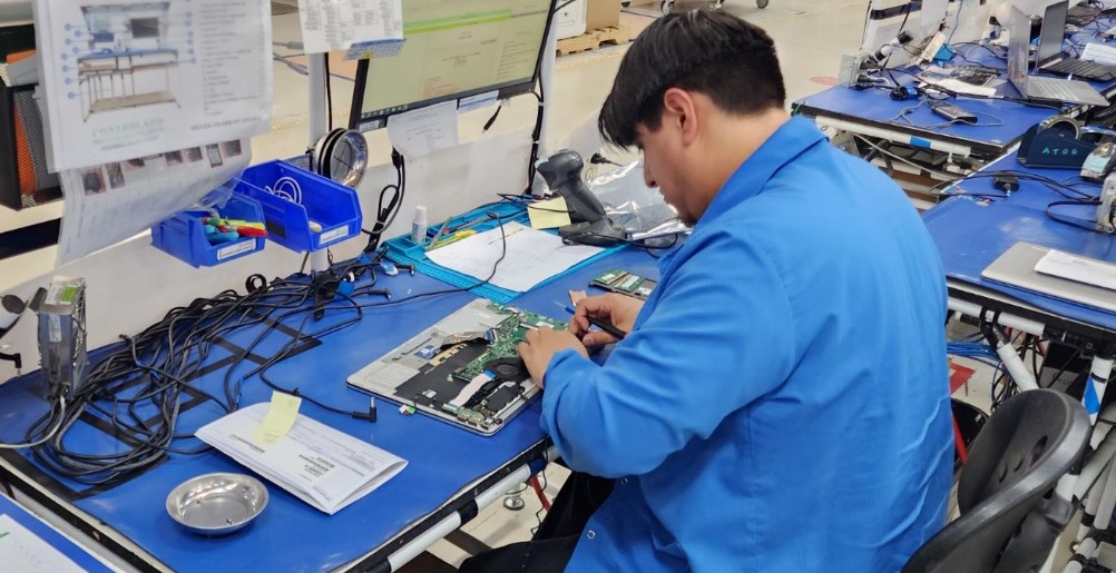 Reconext repairs and refurbishes laptops